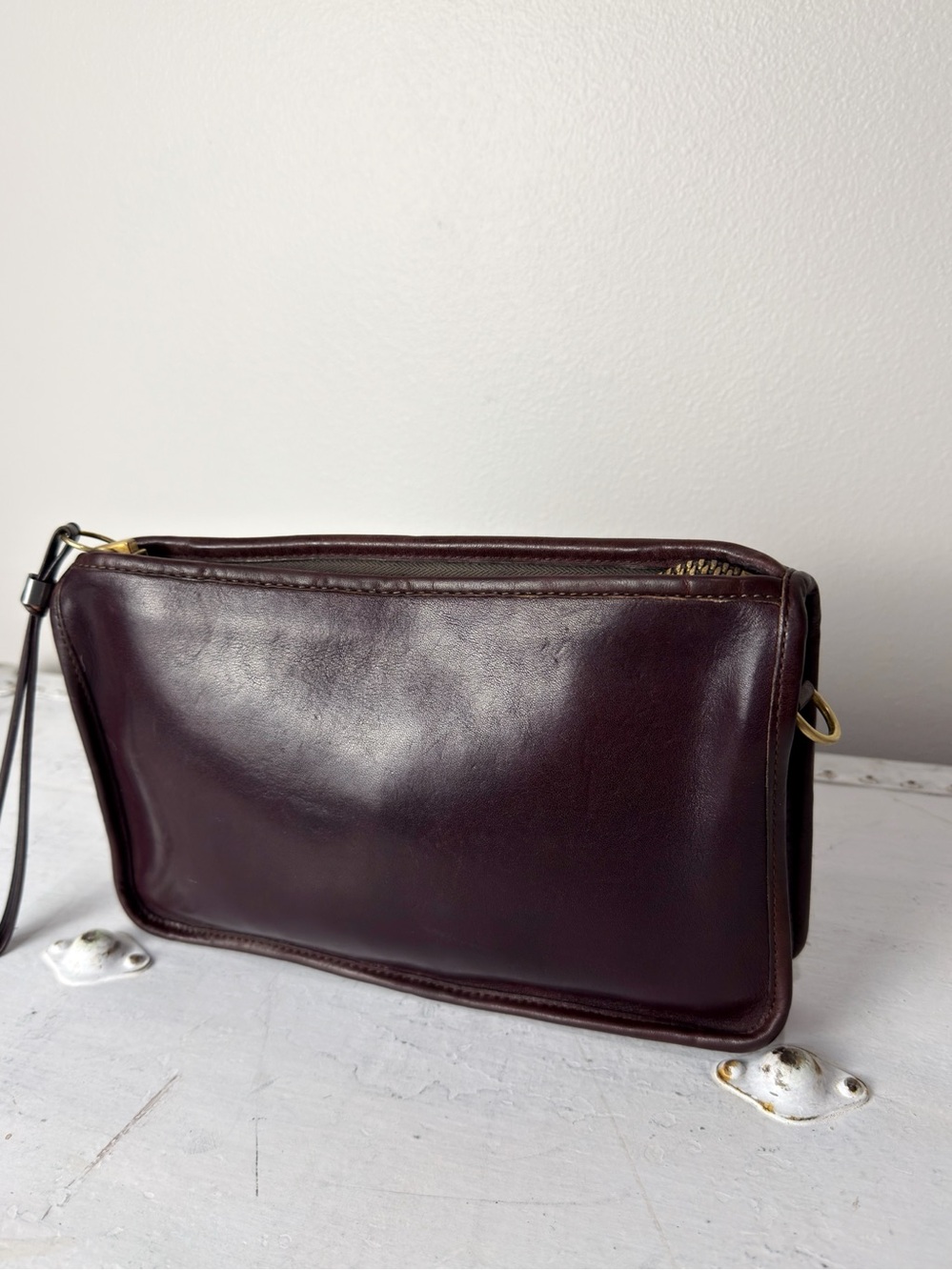 Vintage Coach Essential Basic Burgundy Crossbody Clutch Bag NYC 1970’s - Picture 2 of 13